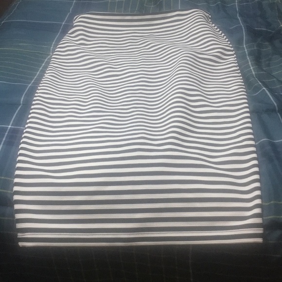 Forever 21 Dresses & Skirts - Straight line skirt Forever 21 Dresses & Skirts - Straight line skirt